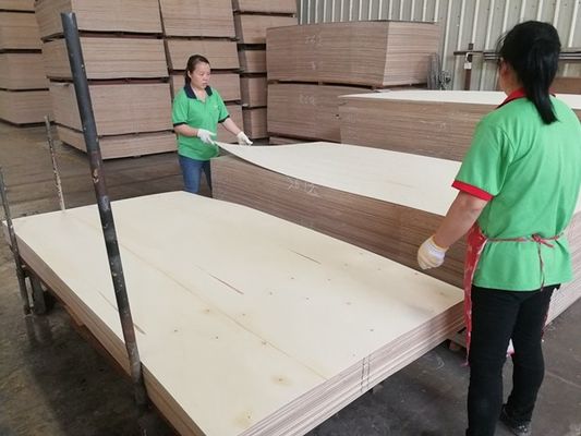 Top A Veneer de madera de ingeniería lavado negro de albaricoque corona de grano de color oscuro para la decoración de gabinetes de hoteles