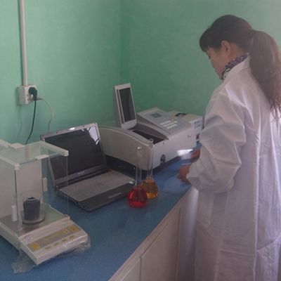 Ingeniería de la madera carilla Padouk recto de grano cortar las Técnicas de corte espesor 0,5 mm para la cara del gabinete