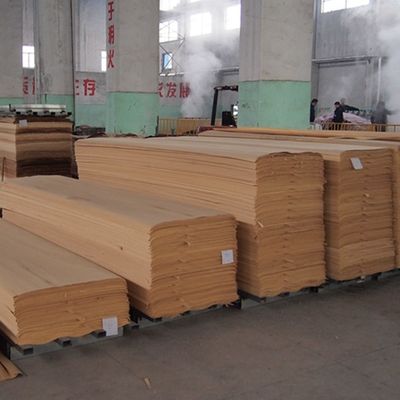 Venecería de madera de ébano artificial de grano vertical de color rojo 2200-3100 mm de longitud para decoración de hoteles