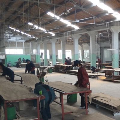 0.45mm de madera de ingeniería carilla de hoja de perla negra BP-X8003 grano recto para el panel de pared cara