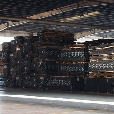 La chapa natural del revestimiento de madera y de madera de África Sapele de las puertas cortó completamente el grado del AAA del grano de la corona