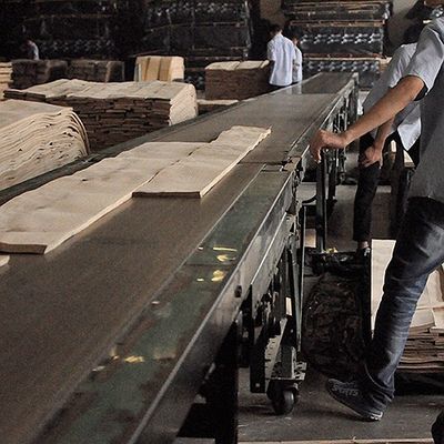 La corona cortada plana cortó a Cherry Wood Veneer natural 0.15-0.5m m para el panel y la cara de los muebles