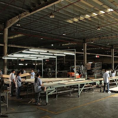 El cuarto natural americano de la chapa de madera del arce cortó la buena calidad del grueso 0.5m m para los muebles y el instrumento musical