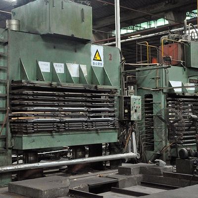 El panel de lujo hecho frente E1/E0 de Okoume de la chapa del grano de madera natural de la corona califica la madera contrachapada 25m m que el grueso para la puerta China hace