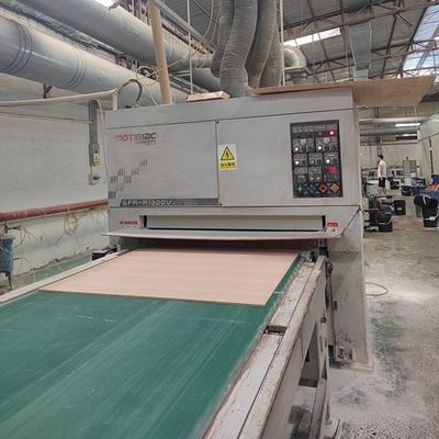Madera contrachapada de lujo, chapa de madera de teca Natural, pintura de grano de cuarto de contraste gratis para tablero decorativo de interior