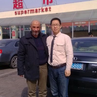 Caramelo de madera de alta gama de ingeniería de nuez europea E.WT-X9708H de grano recto marrón 2500mm para el gabinete cara China Factory
