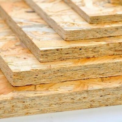 Tabla orientada OSB2 de tres capas con pino radiado 2745 mm de longitud para el panel de carga