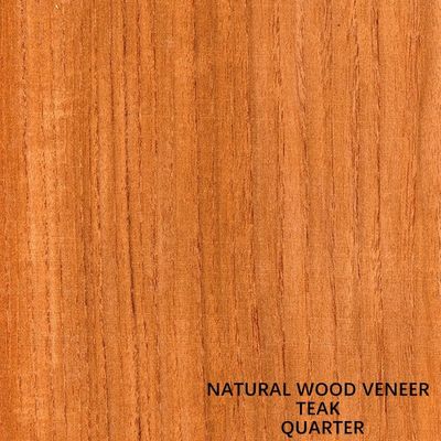 El cuarto natural de la chapa de madera de los muebles y de la teca del hotel cortó textura del claro del grano recto